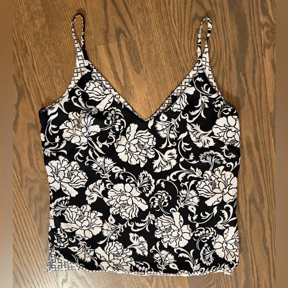 White House Black Market Black and White Floral geo reversible Camisole - Picture 4 of 7